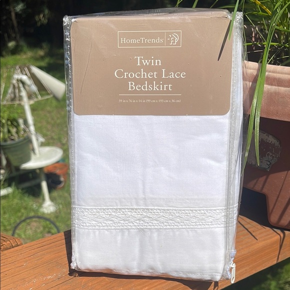 HomeTrends Twin Crochet Lace Bedskirt - Picture 2 of 4